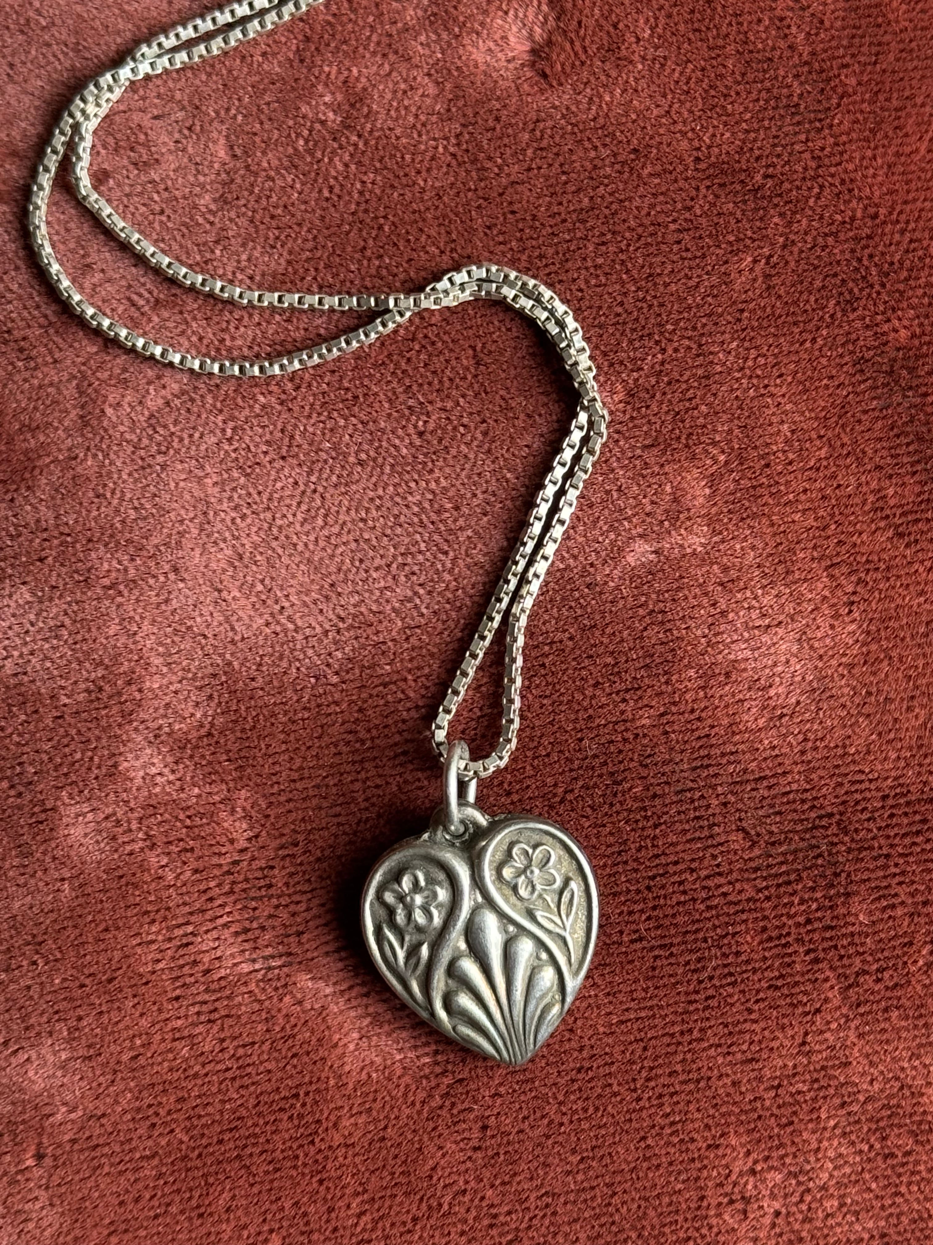 Vintage Sterling Silver Floral Forget Me Not Necklace
